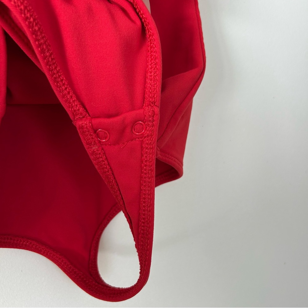 Aritzia Babaton Contour Crew Shortsleeve Bodysuit Red Size Extra Small - Picture 5 of 8